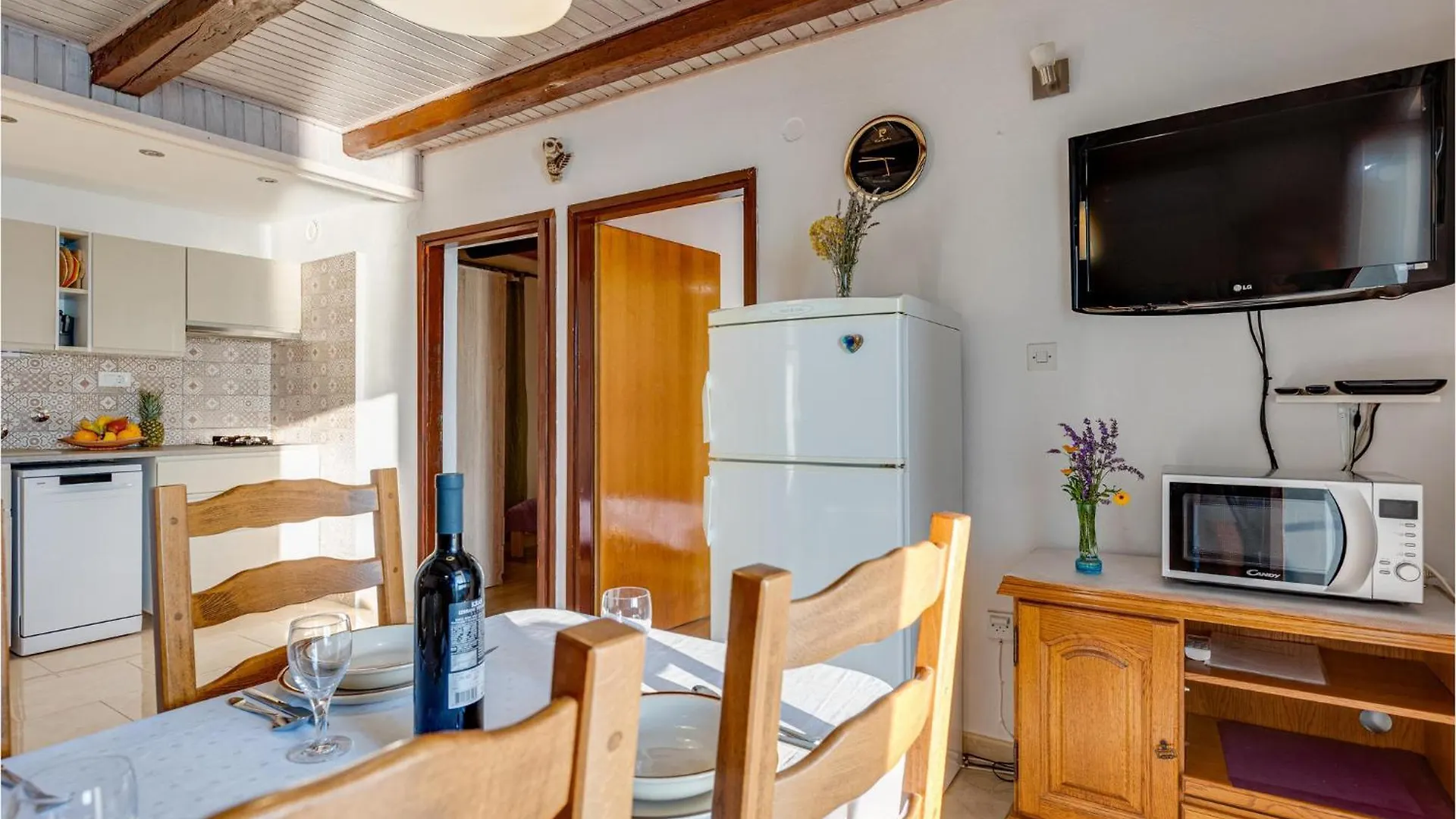 2 Bedroom Nice Apartment In Stara Baska