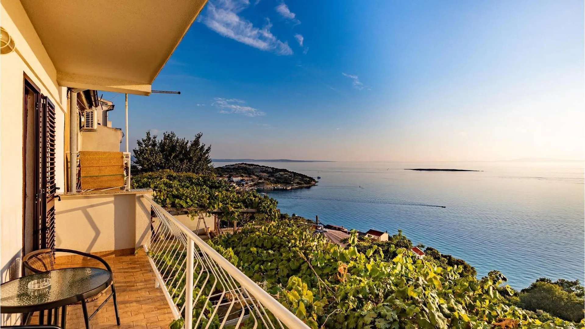 2 Bedroom Nice Apartment In Stara Baska