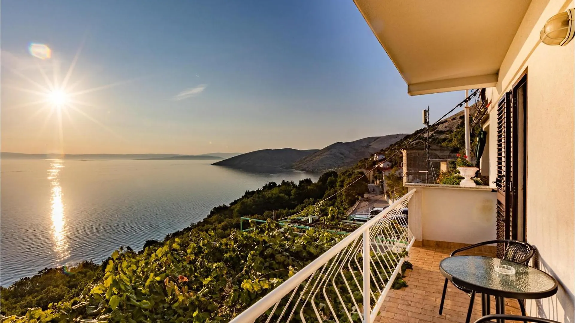 2 Bedroom Nice Apartment In Stara Baška